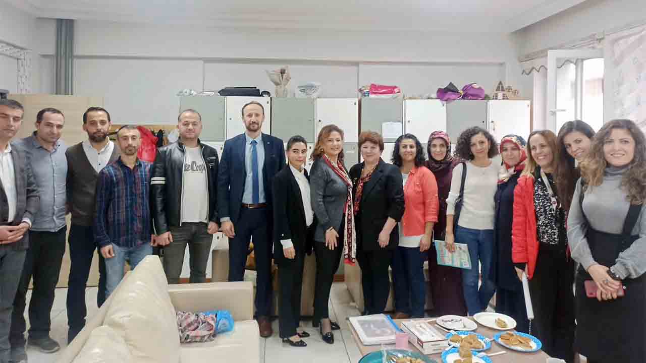 SUBÜ İletişim Topluluğu öğretmenler gününü kutladı