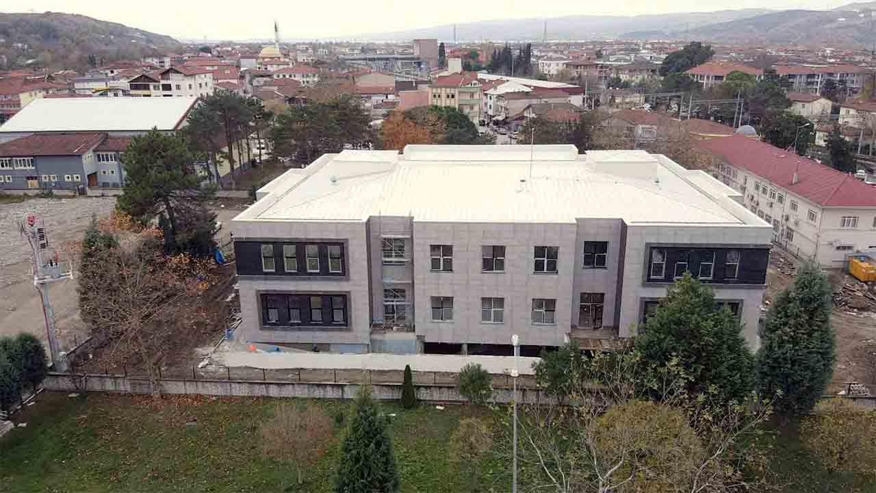 Arifiye Belediyesi Yeni Belediye Hizmet Binası Tamamlanıyor