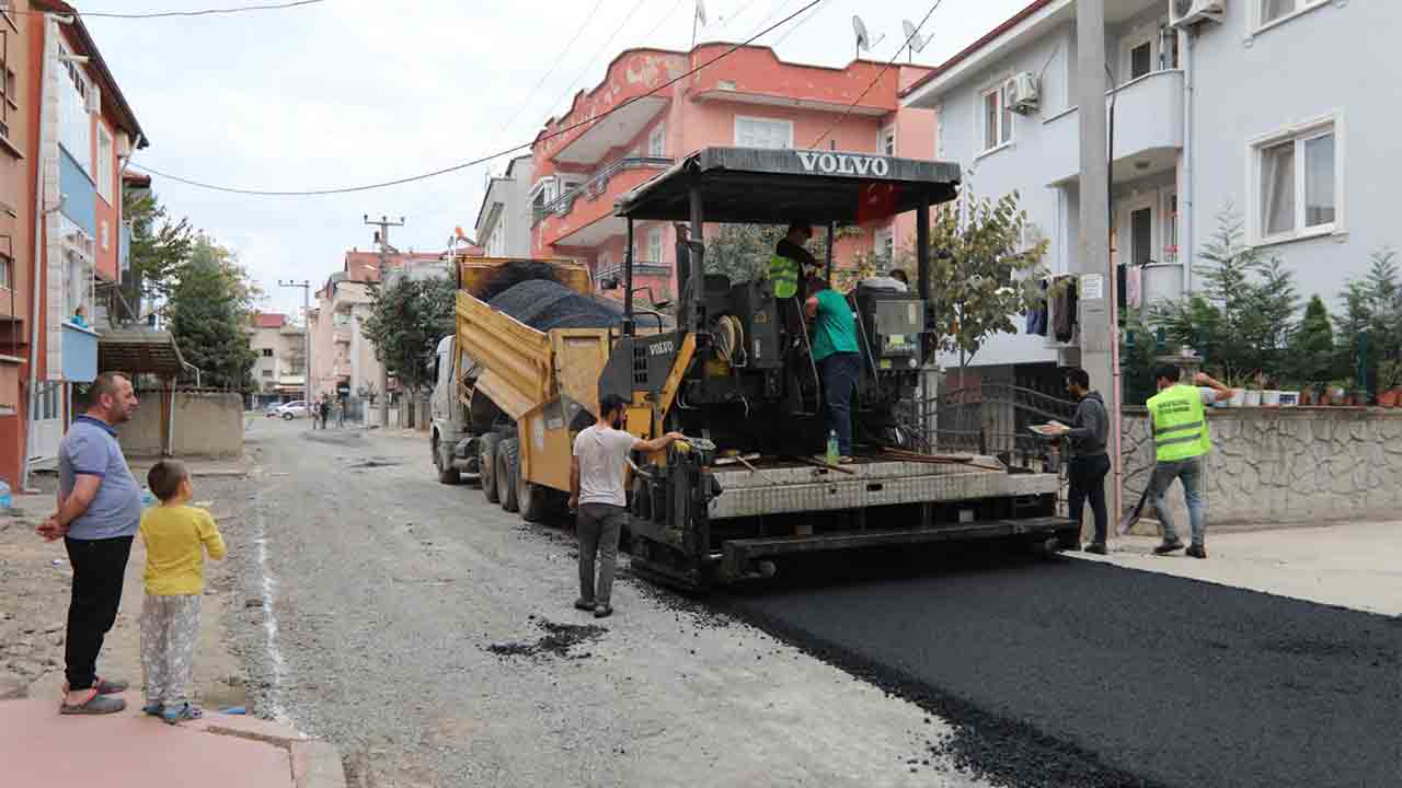 Hacıoğlu’nda 27 sokakta asfalt çalışmaları başladı