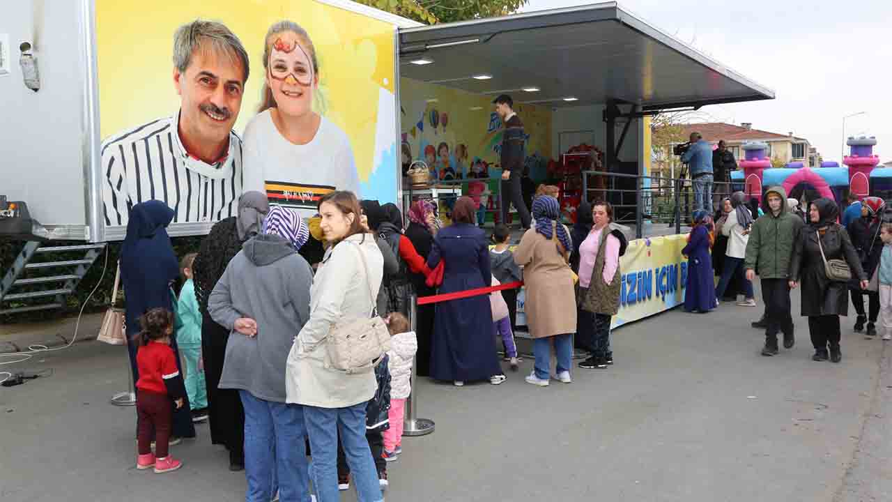 Çocuklar için bir kamyon mutluluk