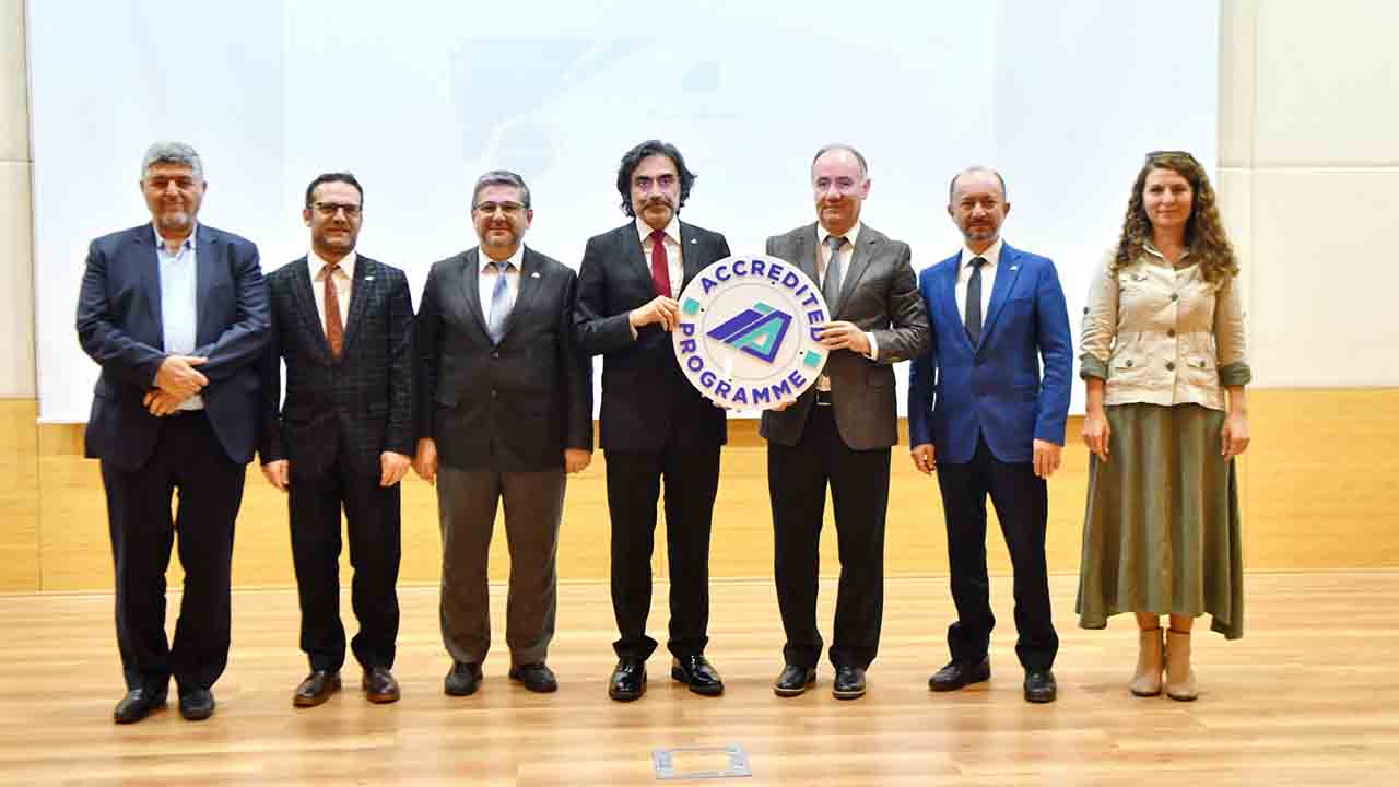 SAÜ İlahiyat Fakültesi uluslararası Akreditasyon belgesini aldı