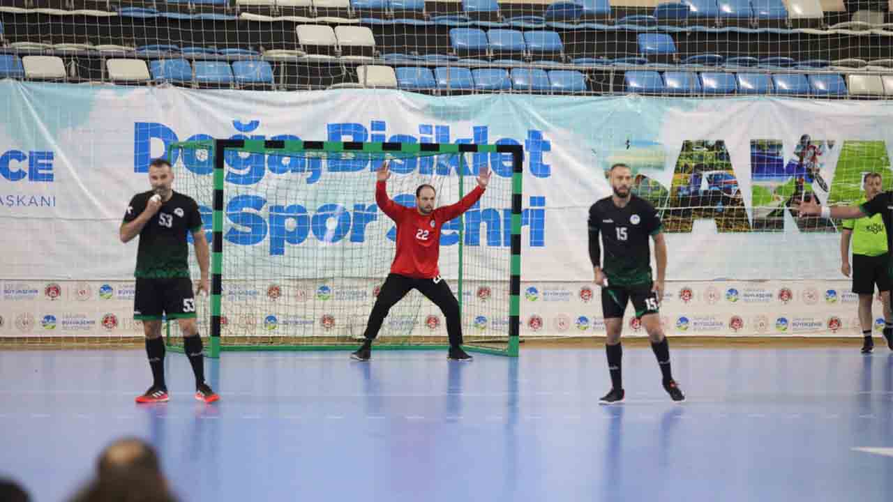 Büyükşehir Hentbol Beykoz’a konuk oldu