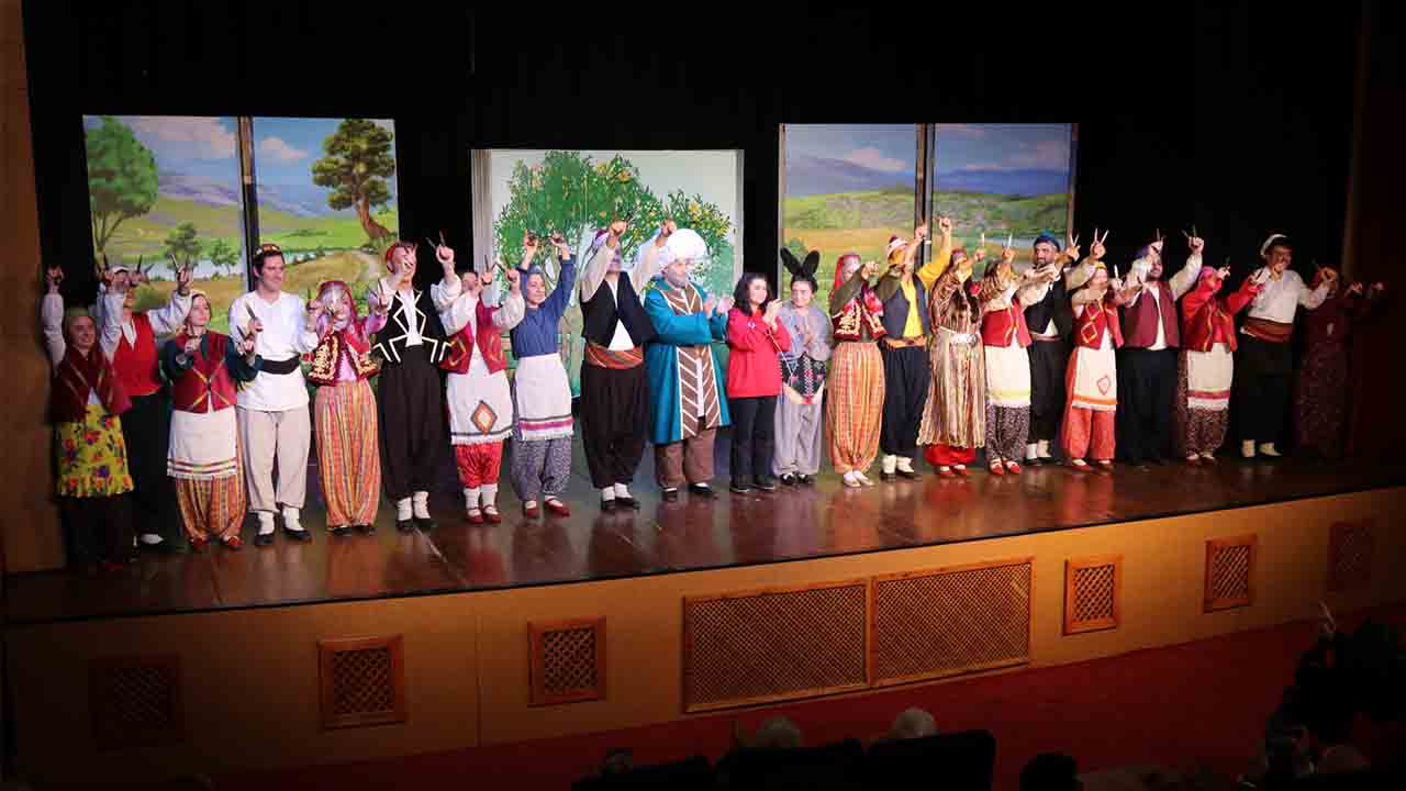 ‘Nasreddin Dede’ oyunu yoğun ilgi gördü