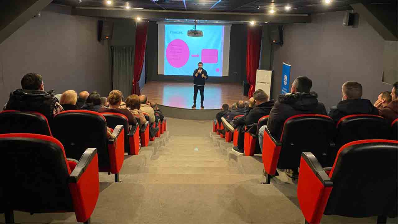 Büyükşehir Belediyesi kurum içi eğitimler ile kaliteli hizmet anlayışını ileri taşıyor