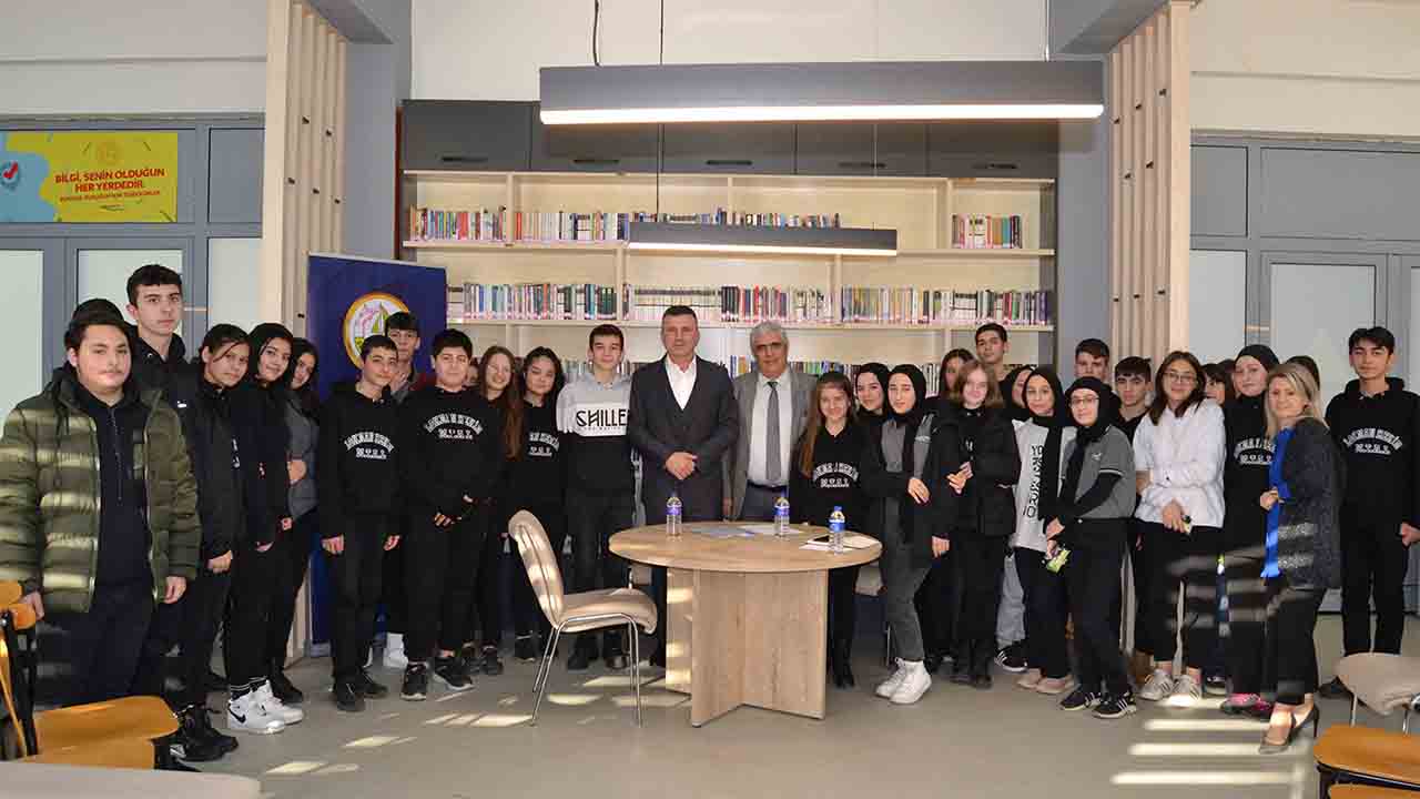 Başkan Özen, Gençlerle Bir Araya geldi “Mutlaka Bir Hayaliniz Olmalı”