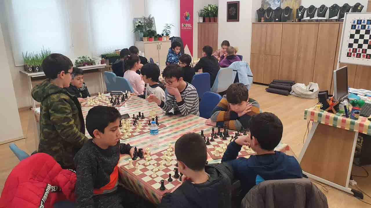 SGM’de bilgilerini geliştirip turnuvalara katılıyorlar