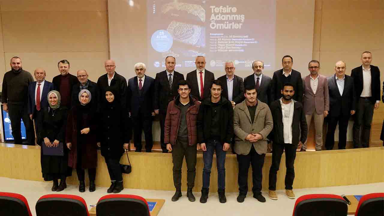 ‘Çağın çağrısına iz bırakan’ âlimler bu panelde konuşuldu