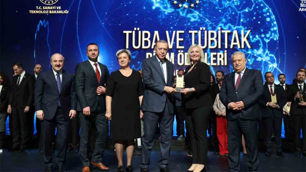 SAÜ’lü Doç. Dr. Eskiler’e GEBİP ödülü verildi