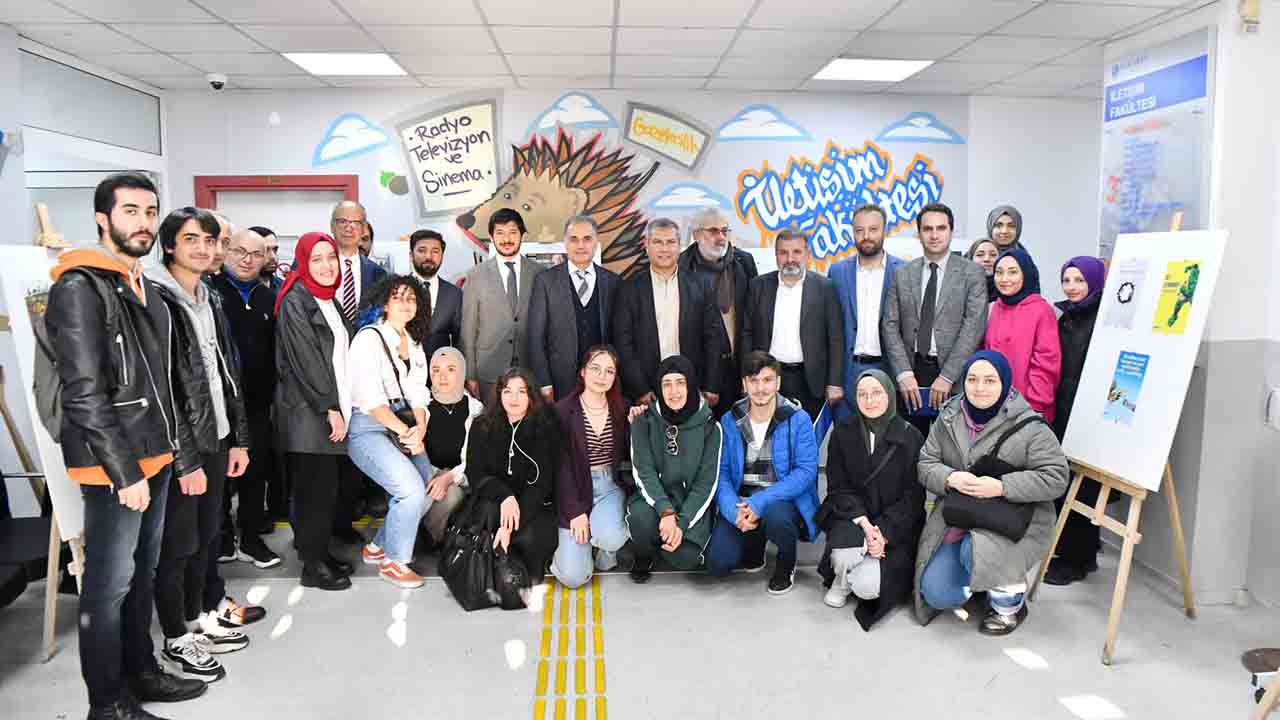 SAÜ İletişim Fakültesinde Reklam Afiş tasarımı sergisi