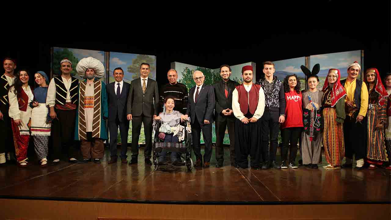 AKM’de duygulandıran sahne: Bu hikâyeye Zeynep ilham oldu