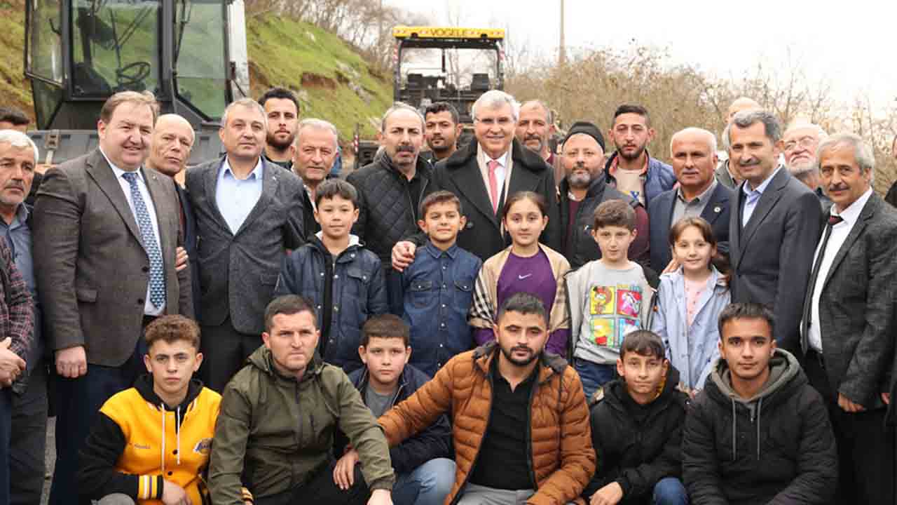 Kırsal mahallelerde asfalt serim çalışmaları sürüyor