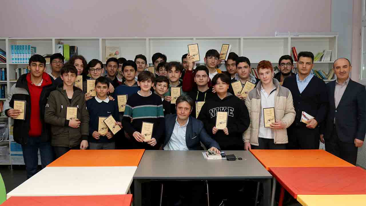 Nevzat Sazak’tan gençlere önemli tavsiye