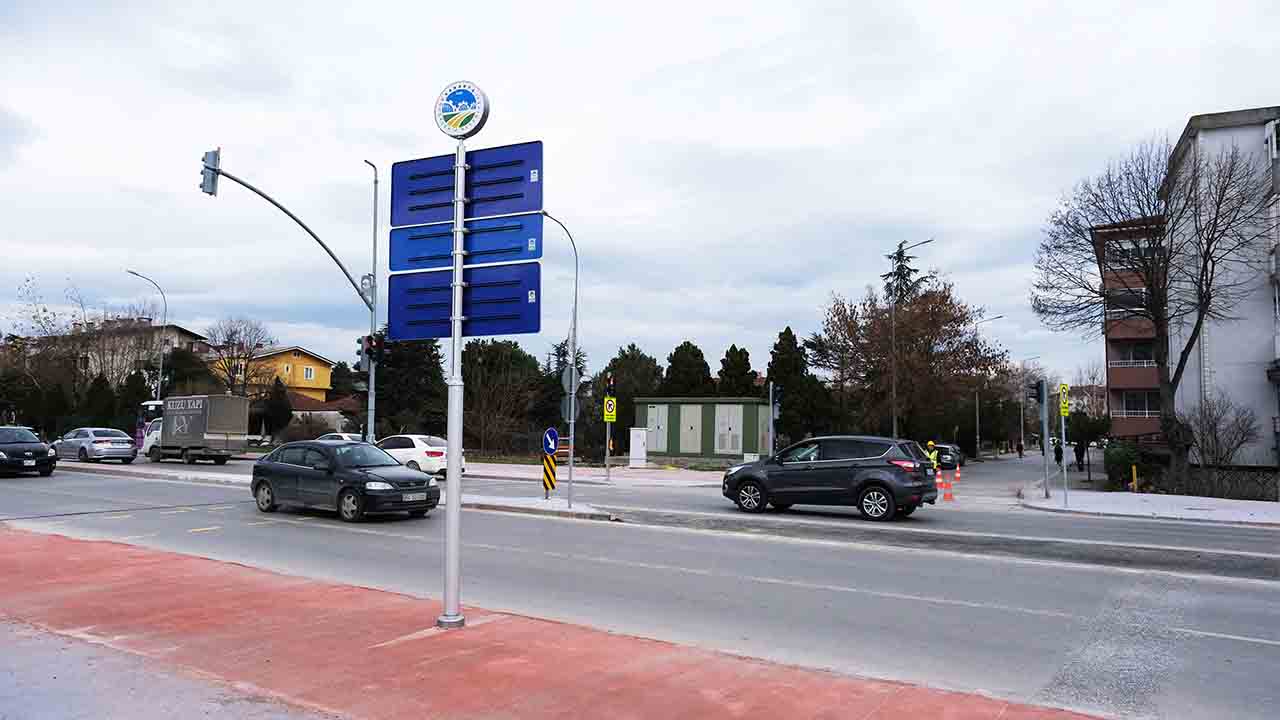 Büyükşehir Yeni Serdivan Kavşağı’nda yeşil ışığı yaktı