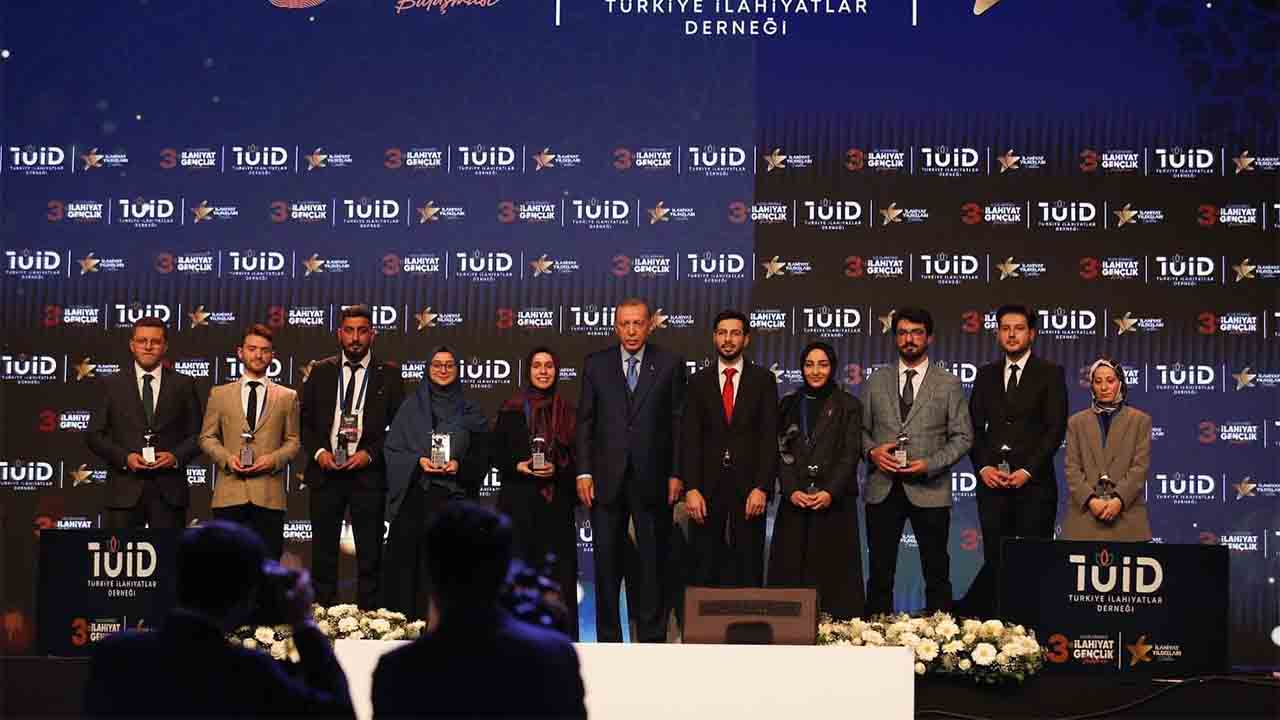 SAÜ’lü Öğrencilere Cumhurbaşkanından ödül