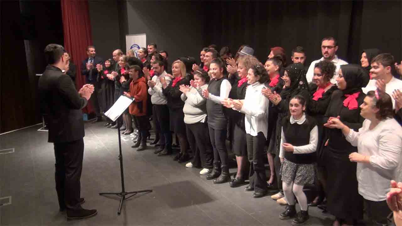 Şarkılar bizi söyler biz de şarkı söyleriz