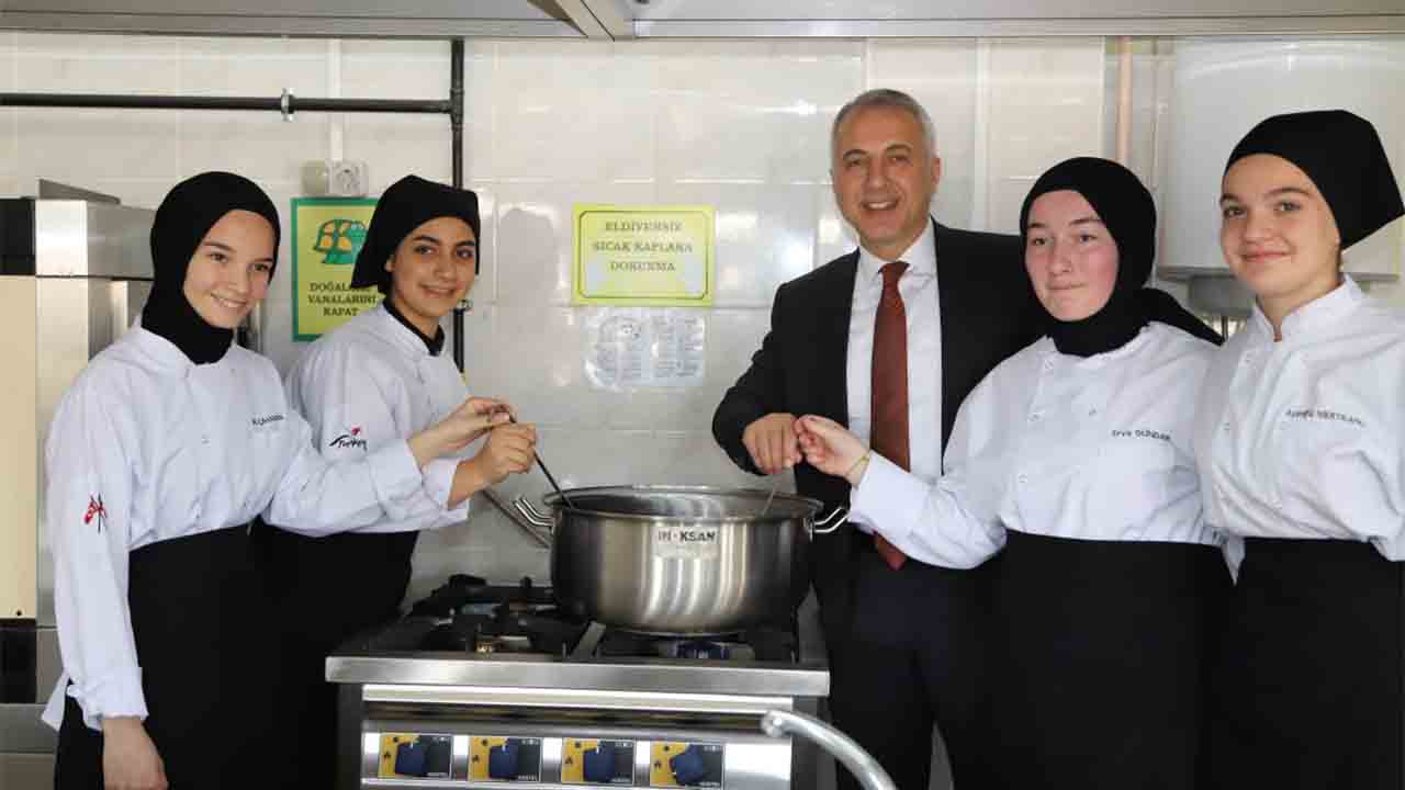 Kazanlar bu kez hayır için kaynatıldı