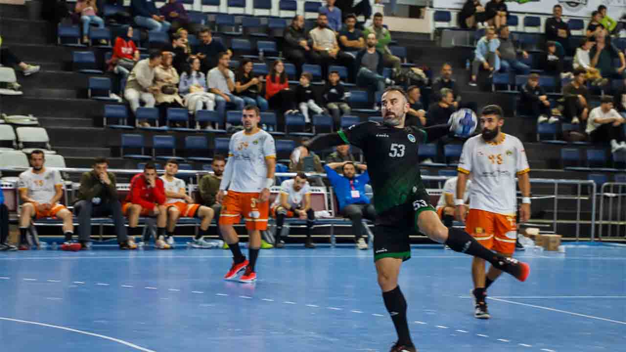 Hentbolda ikinci devre başlıyor: Büyükşehir galibiyet için parkeye çıkacak