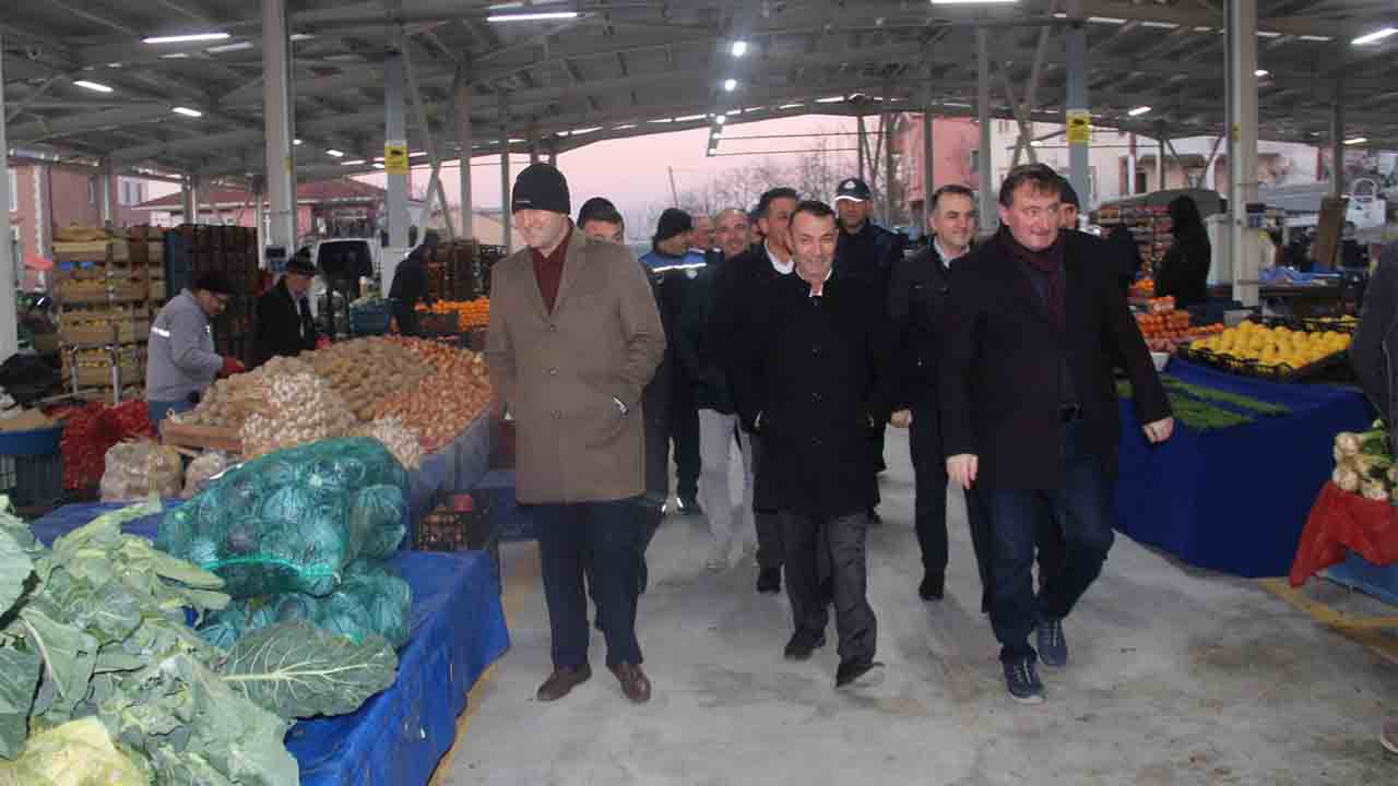 Ferizli Kapalı Pazar yeri’nde ilk tezgahlar kuruldu