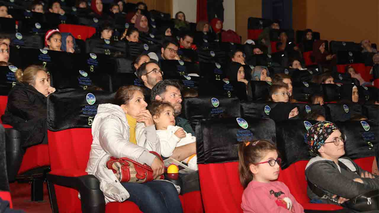 Karne heyecanı yaşayan minikler film gösteriminde buluştu