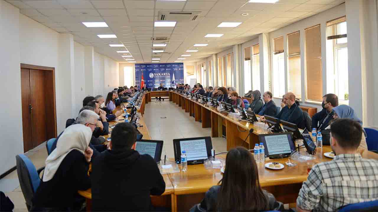 SAÜ Merkez müdürleri Proje faaliyetlerini anlattı