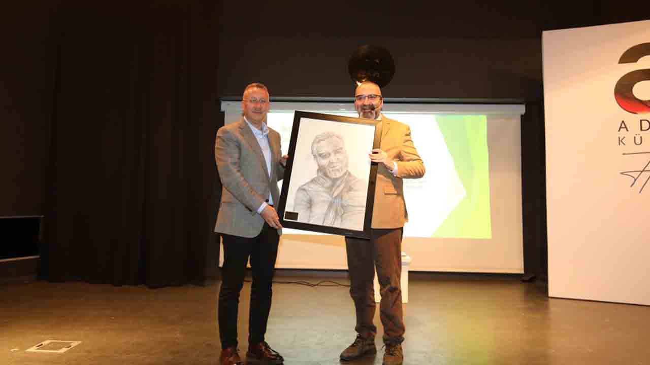 Senai Demirci OKM’de Sevenleriyle Buluştu