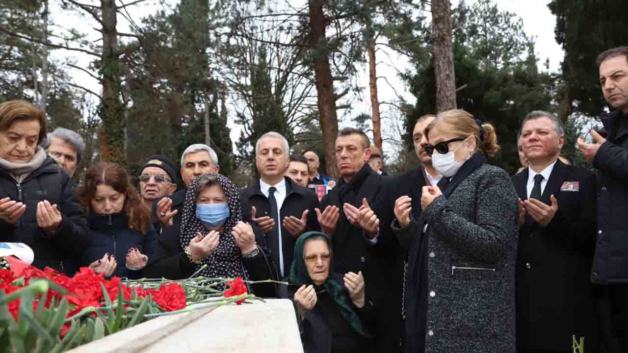 Şehit Ali Gaffar Okkan Hendek’te mezarı başında anıldı