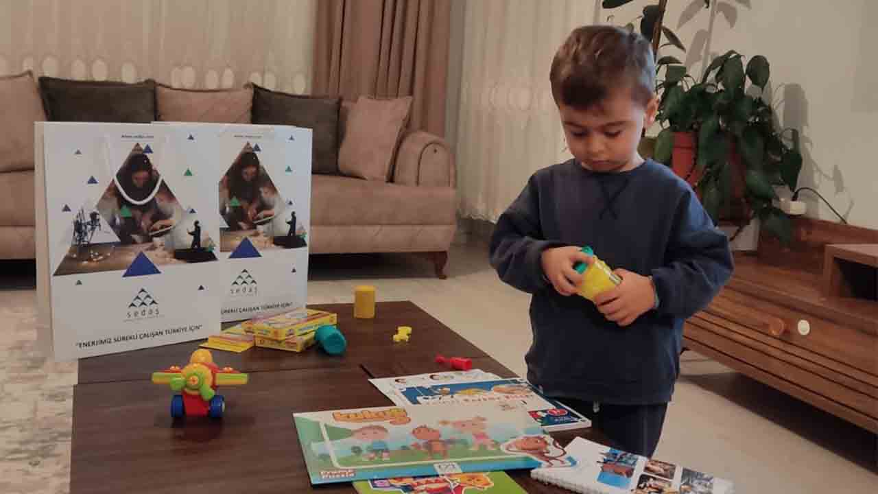 SEDAŞ, minik müşterisi Uğur Ali’yi evinde ziyaret etti