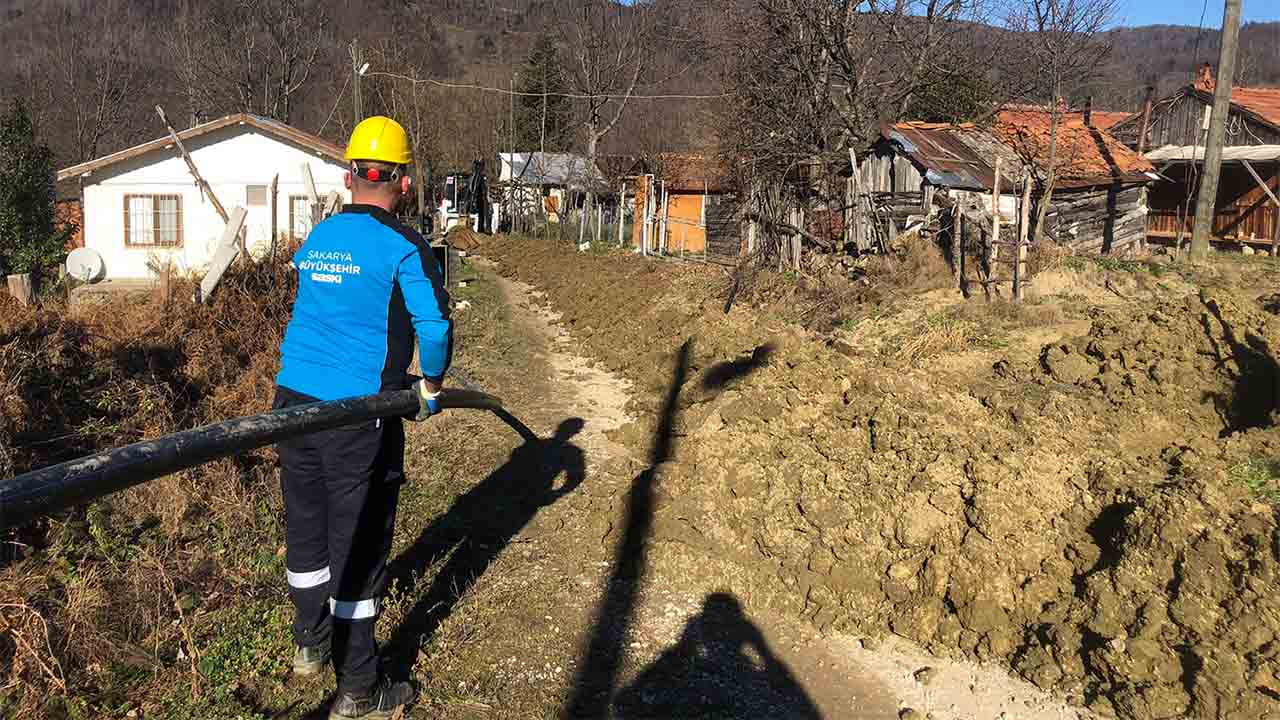 Geyve Kamışlı Mahallesi’nin içme suyu altyapısı Büyükşehir ile yenileniyor