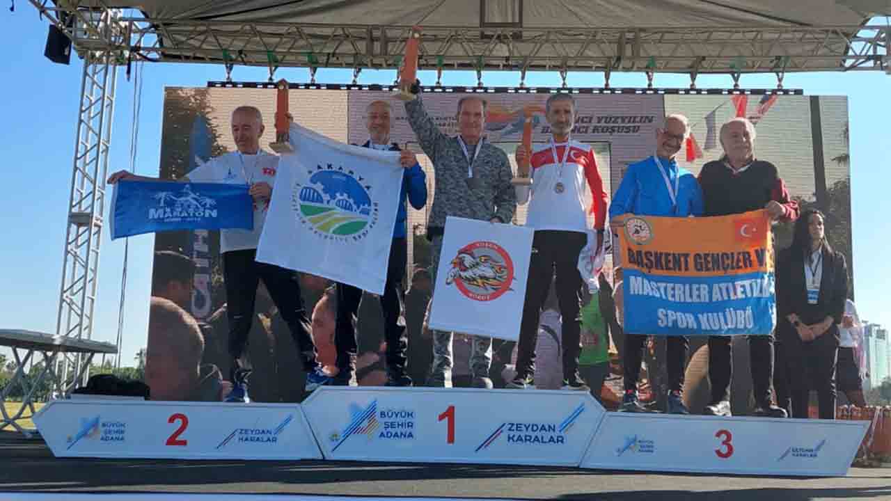 Büyükşehirli koşucu podyumda yerini aldı