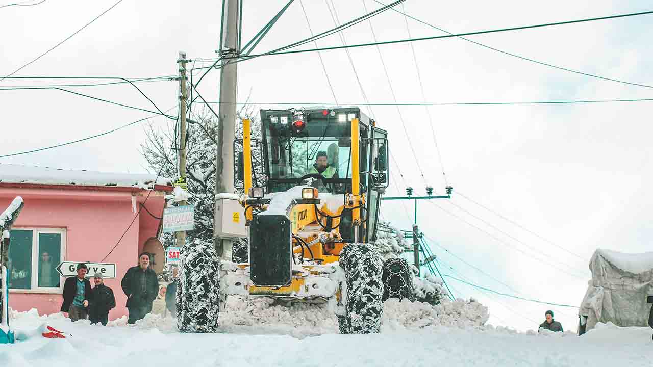 Büyükşehir’den kar raporu: 6 grup yolu ulaşıma açıldı