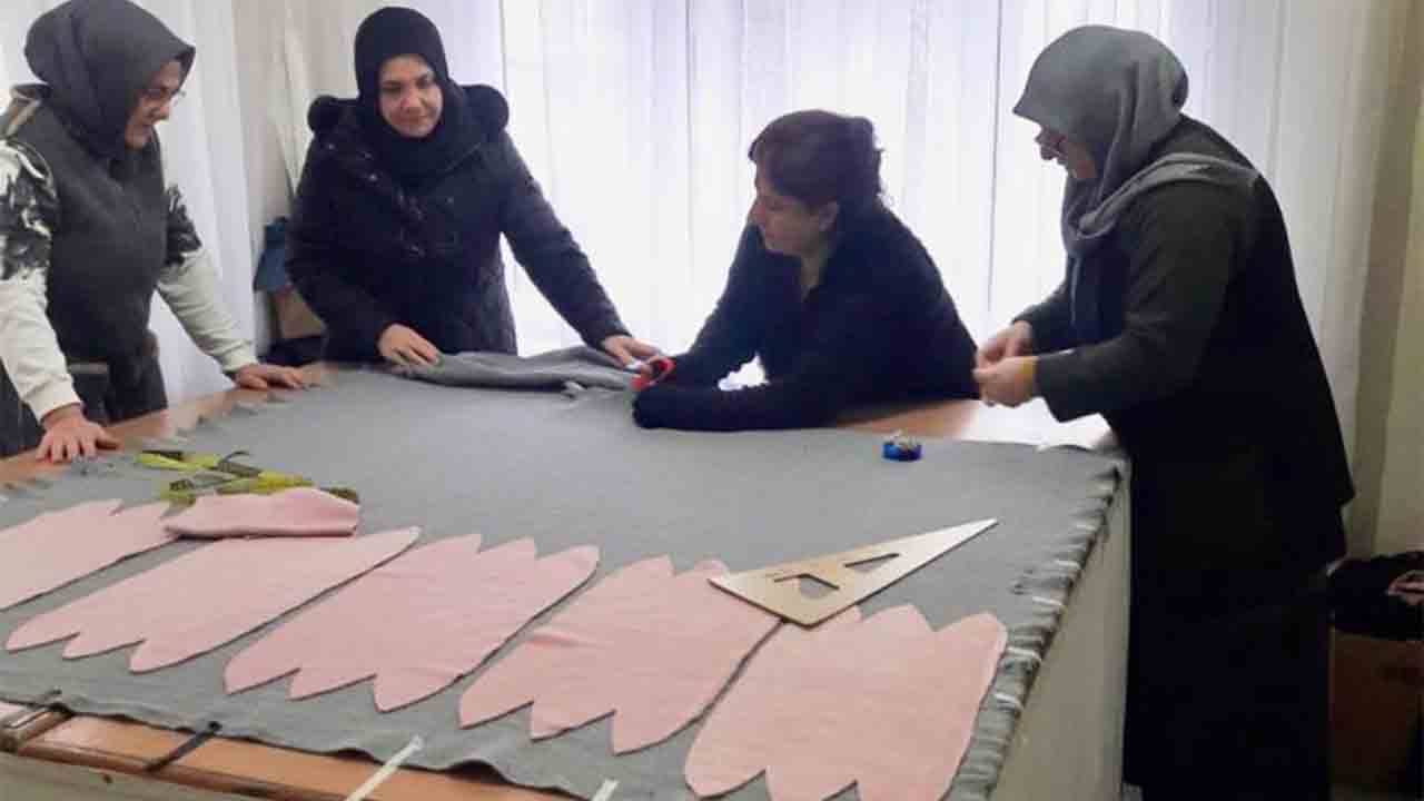 Sapancalı hanımlar, Depremzedeler için üretiyorlar