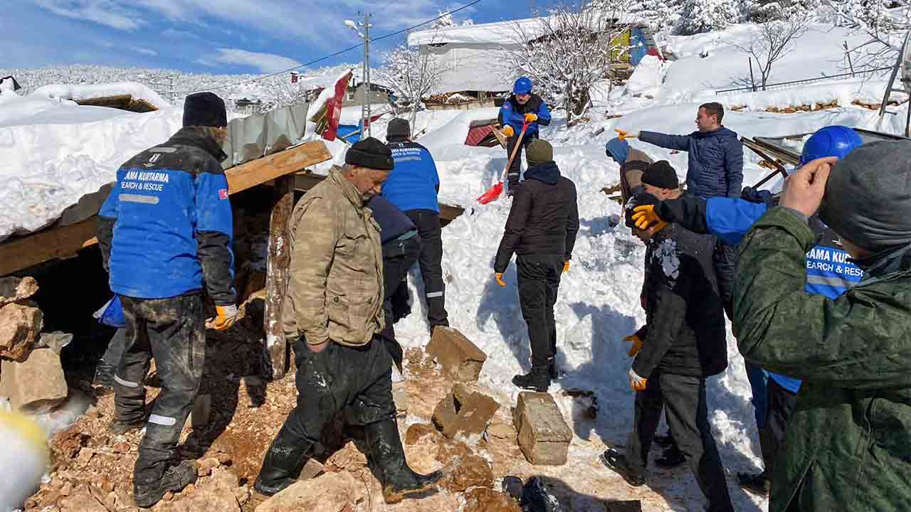 SUBÜ imkânlarını deprem bölgesi için seferber etti