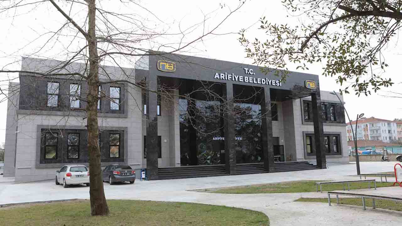 Arifiye Belediyesi’nin Yeni hizmet binası hizmete girdi