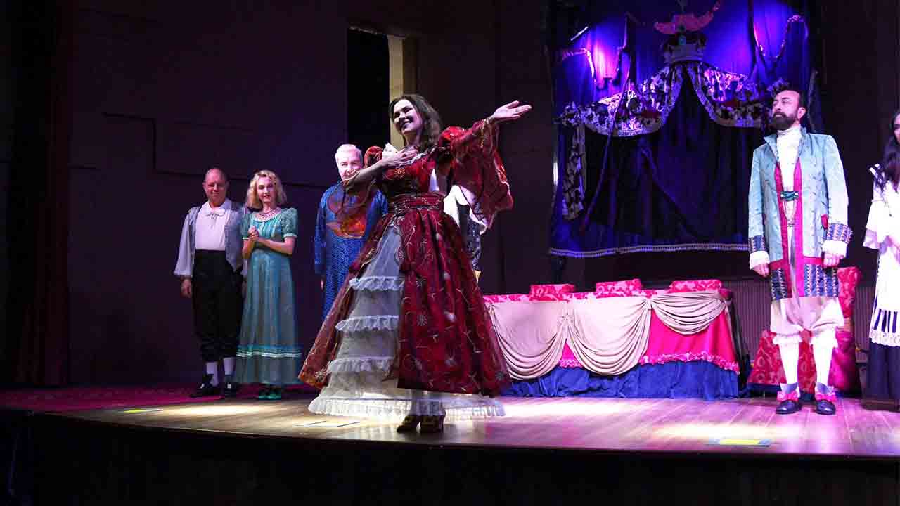 Moliere’in Başyapıtlarından kibarlık budalası Tiyatro Severlerle buluştu.”