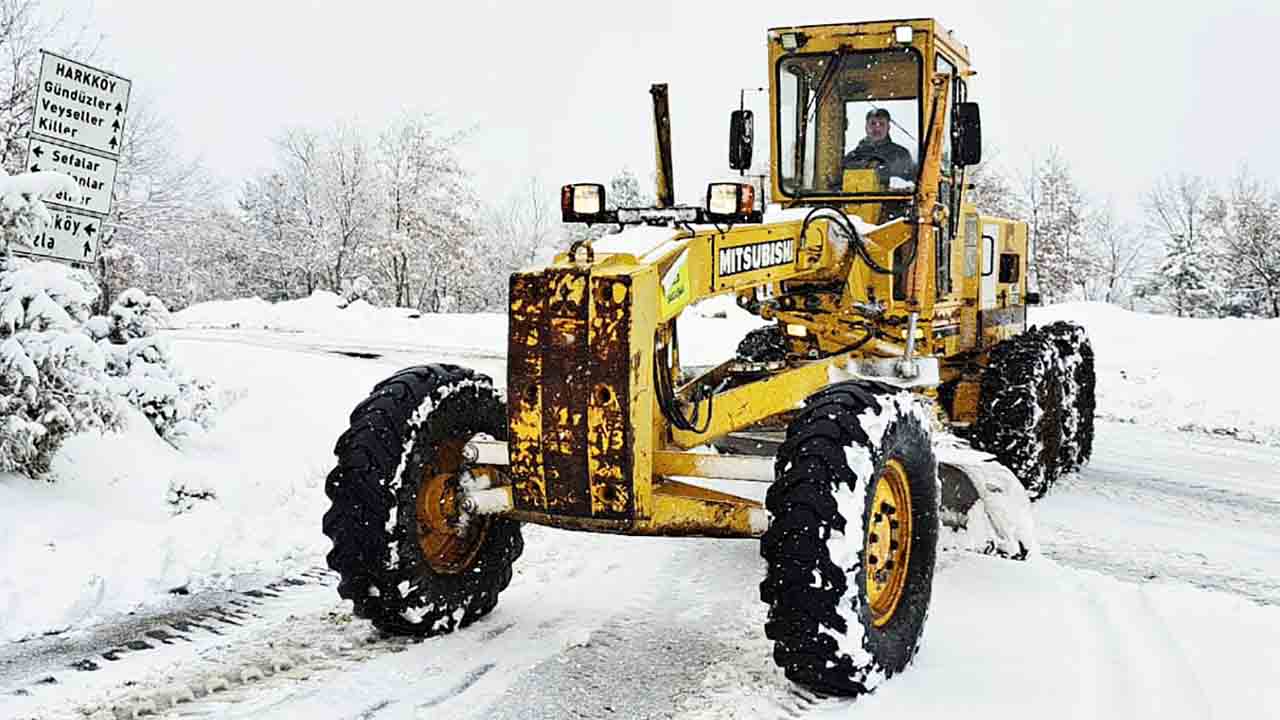 Büyükşehir karla mücadele mesaisinde: Son durum paylaşıldı