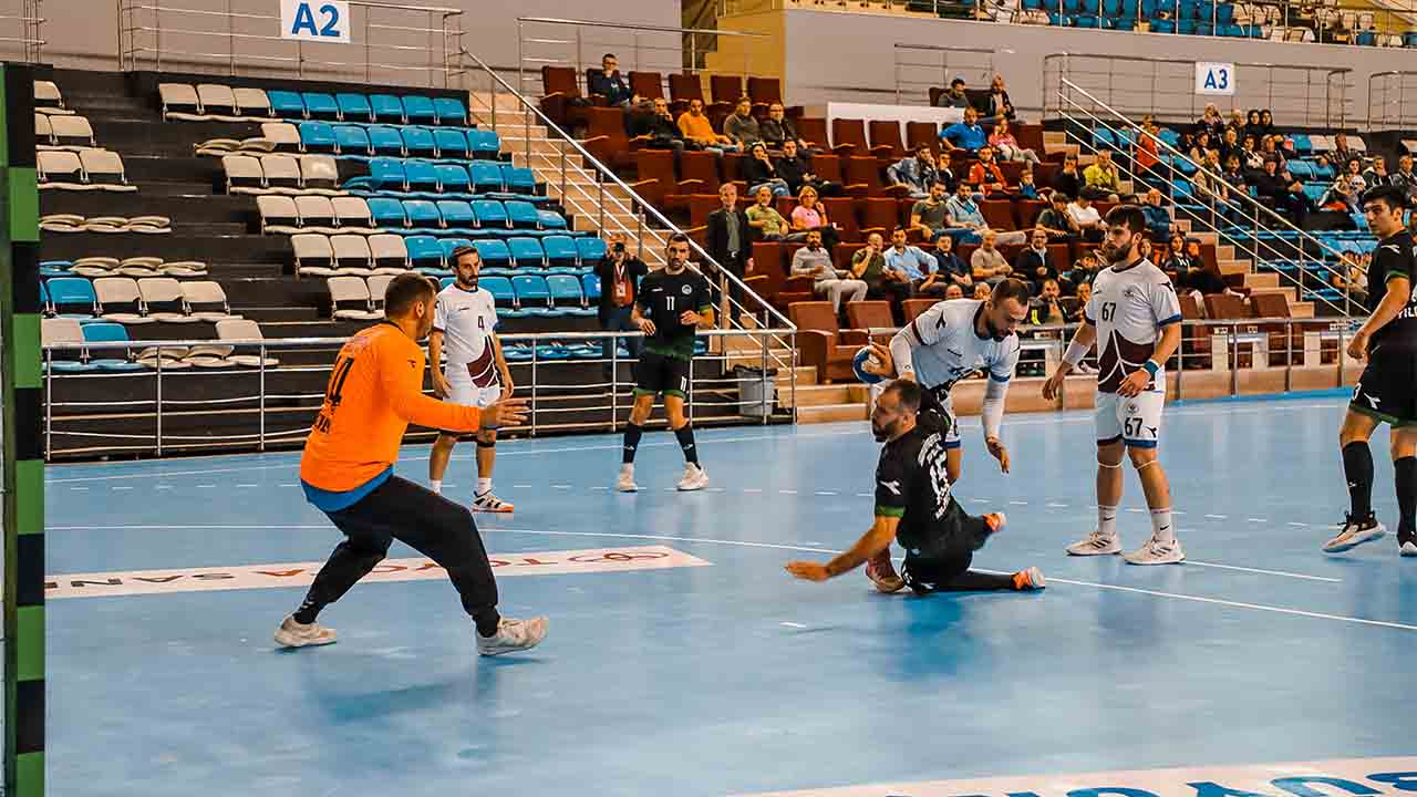 Zirve takibini sürdüren Büyükşehir Hentbol’un konuğu Spor Toto