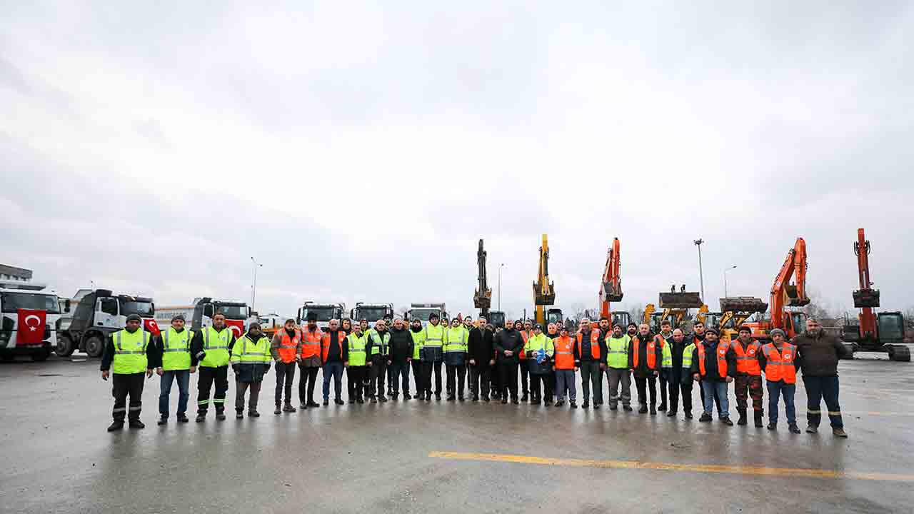 43 iş makinası bölgedeki çalışmalar için yola çıktı