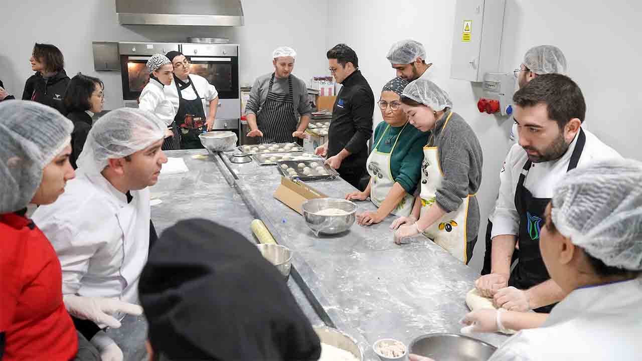 SUBÜ depremzedeler için ekmek üretimine başladı