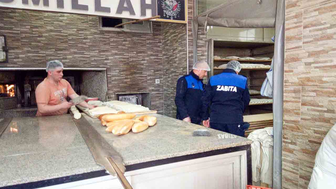 Karasu Belediyesi ilçedeki fırınlarda hijyen ve gramaj denetimi yaptı