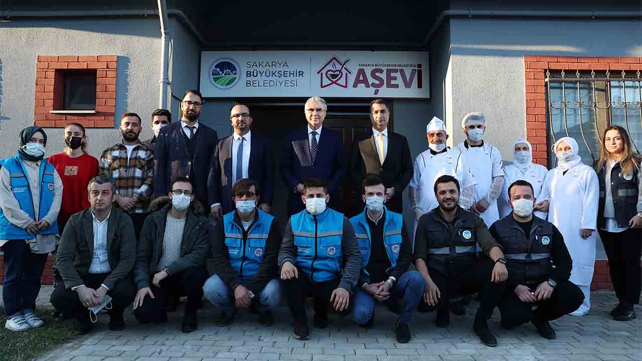 Ramazan’da sıcak yemek kapılarında: Kimsesizlerin kimsesi Büyükşehir