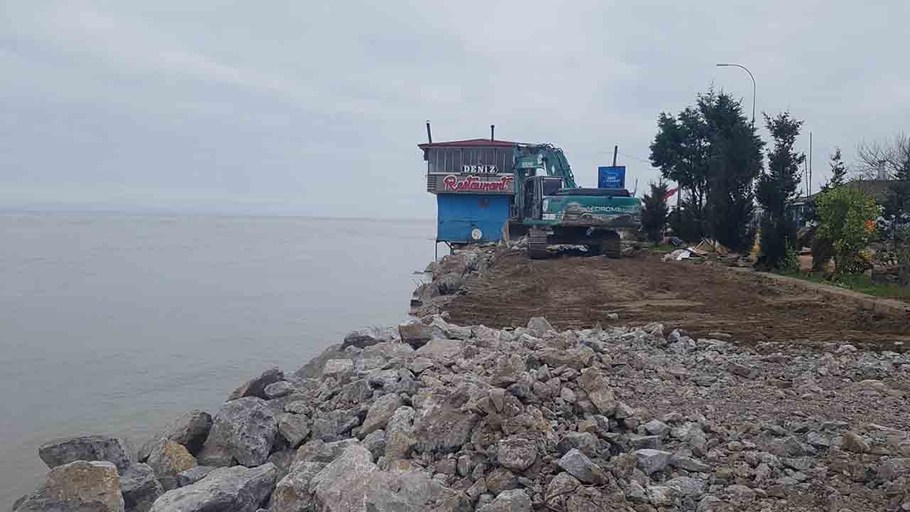 Yeni Mahalle yürüyüş yolunda taş tahkimat ve Islah çalışmaları devam ediyor