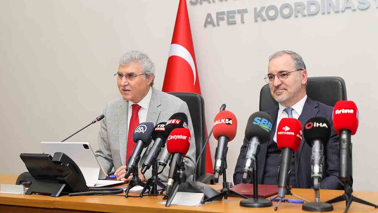 Protokol imzalandı: Büyükşehir’den çiftçilere sera üst örtüsü desteği