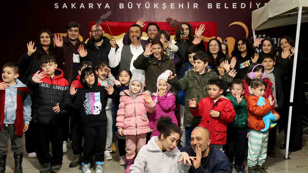 Ramazan akşamları Büyükşehir’le çok keyifli: Hacivat Karagöz sahnedeydi