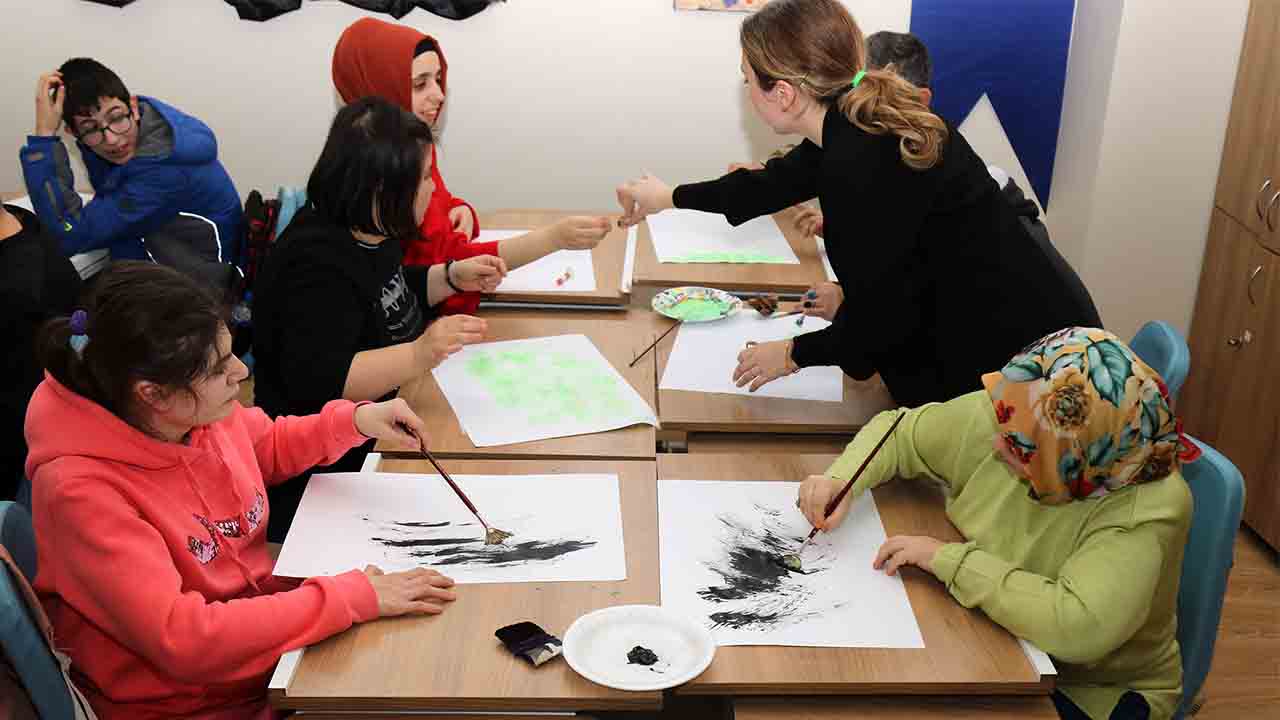 SGM’de sanata ve sevgiye engel yok