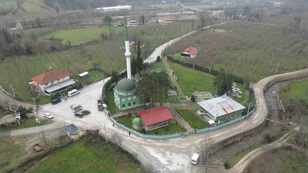 Akyazı Ballıkaya’da beton yol çalışmaları tamamlandı