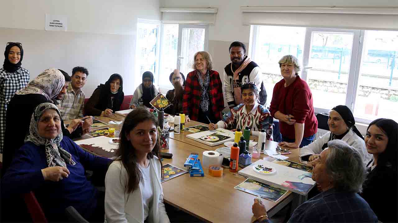 YADEM’le Yaşlılar keyifli vakit geçiriyor: Farklı Coğrafyaların kültürleri birleşiyor