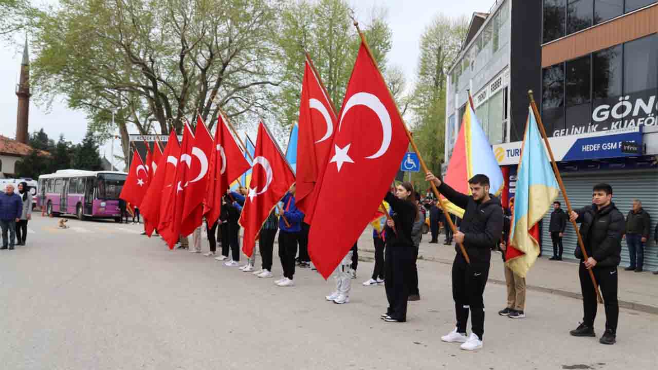 Hendek’te 23 Nisan törenle kutlandı