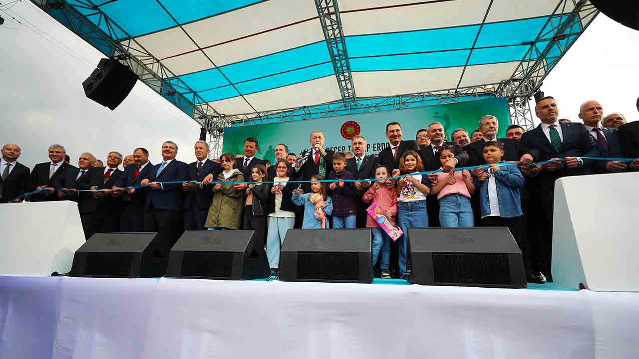 Cumhurbaşkanı Erdoğan’a şifa sandığı hediyesi: “Söz verdik, Türkiye’nin incisi olacağız”