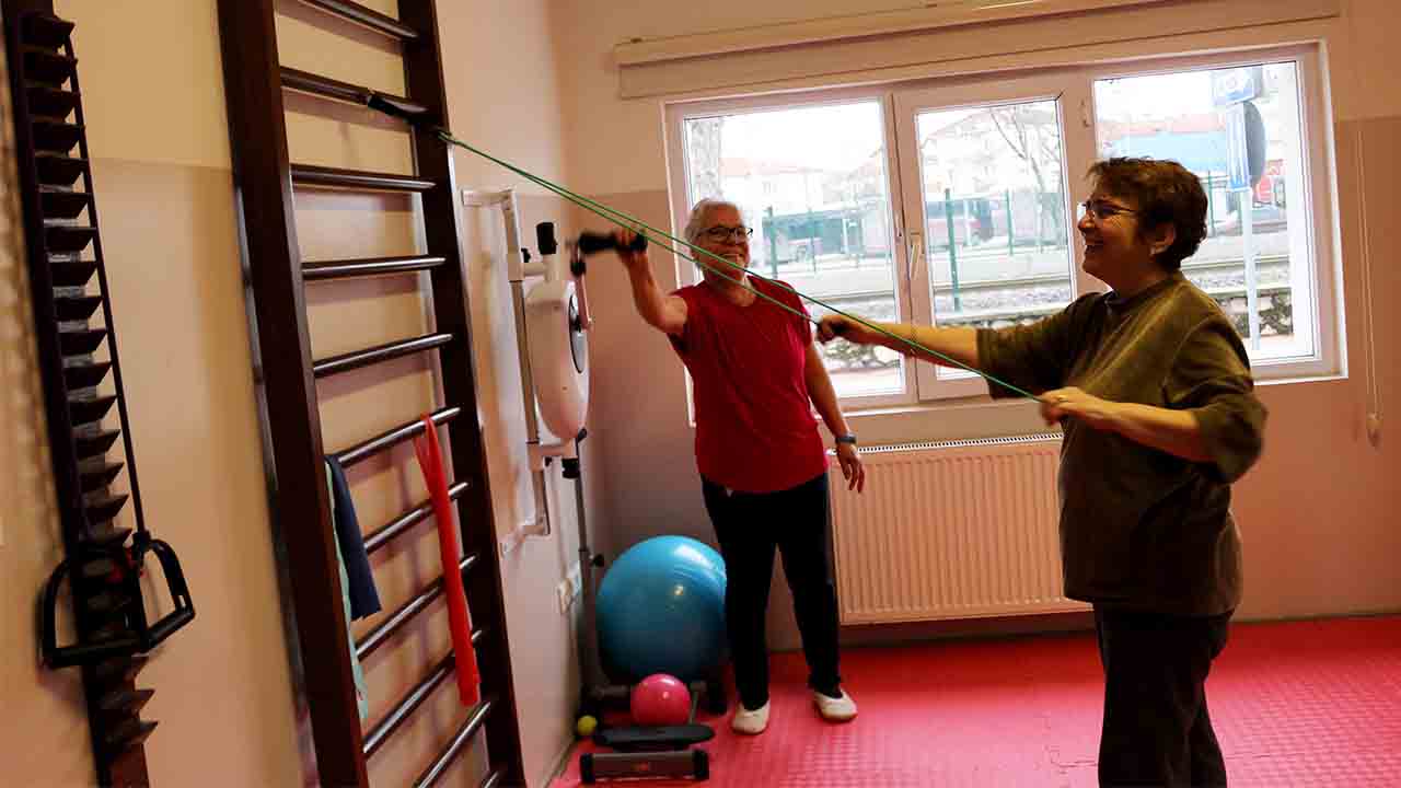 Sakaryalı yaşlılar yoga ve pilatesle gençleşiyor