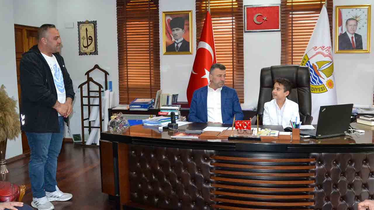 Sapanca Belediye Başkanlığı makamına Çocuk başkan oturdu